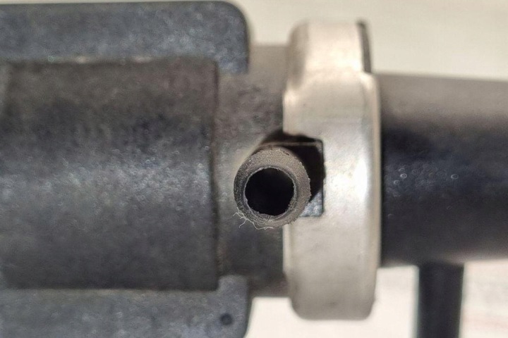 SOUPAPE ELEKTROMATYCZNY VW PASSAT B7 ALLTRACK (365) 8D0906627 1.89L DIESEL