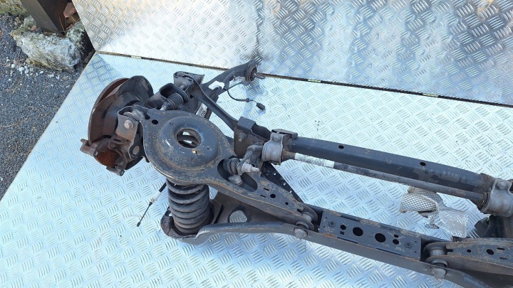 POUTRE AXE MOYEUX SUSPENSION ARRIÈRE BV61-5K067-CD FORD FOCUS MK3 UNIVERSEL
