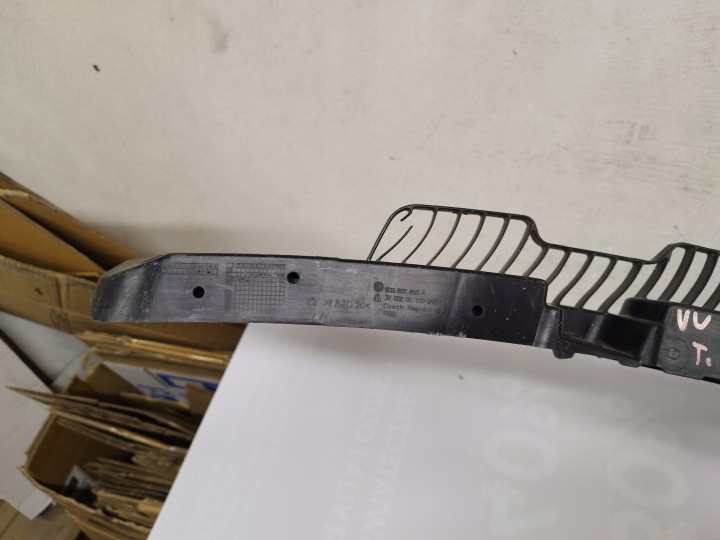 VW GOLF VII GLISSIÈRE FIXATION PARE-CHOCS CENTRAL ARRIÈRE 5G9807863A