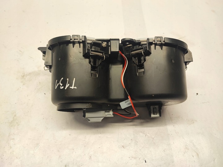 DODGE DURANGO III POIGNÉE SUR GODET DANS DESCE INSTRUMENTATION X90018100BL 2015