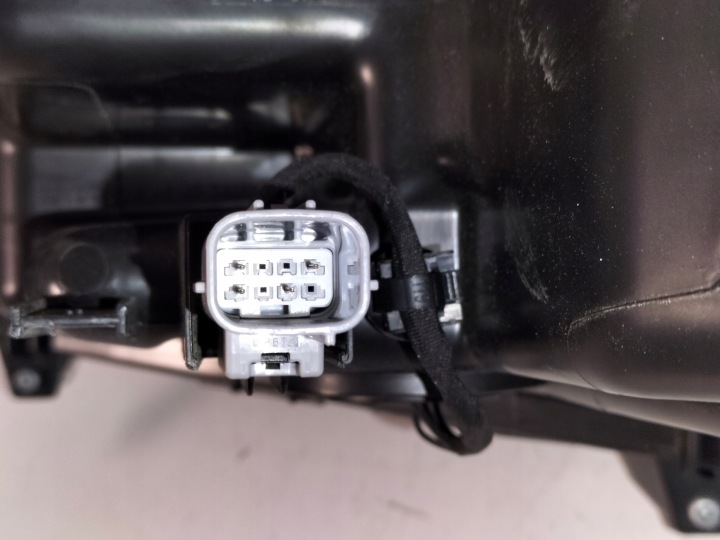 PHARE AVANT PROJECTEUR DROITE TOYOTA COROLLA CROSS 20- LED