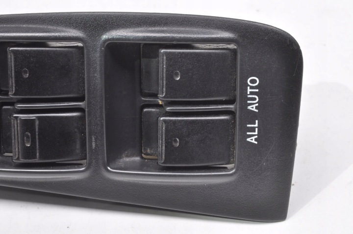 TOYOTA AVENSIS II T25 PANNEAU BOUTON ABAISSEMENT VITRES 84802-05210-B0