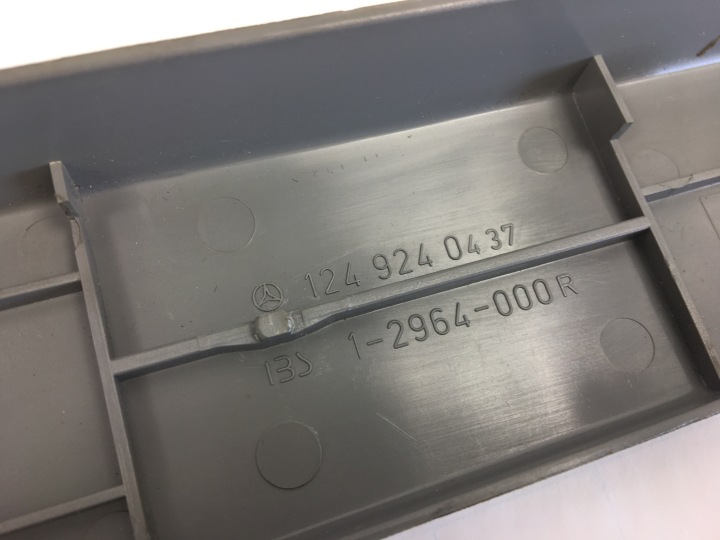 PROTECTION CALANDRE CHARNIÈRES ARRIÈRE BANQUETTES ARRIÈRE MERCEDES W124 UNIVERSEL S124 1249240437