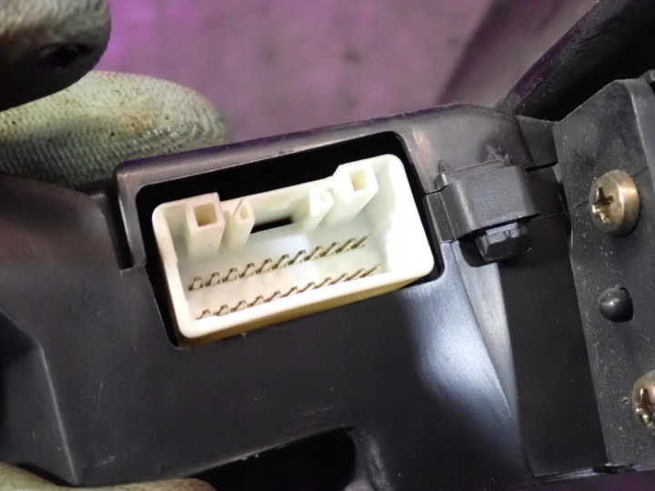 TOYOTA YARIS I 99-03 1.0 COMPTEUR TABLEAU DE BORD 83800-52120 235755KM
