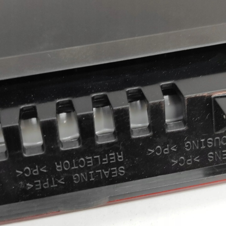 SUPPLÉMENTAIRE FEUX STOP PORSCHE PANAMERA (971) 971945087G 30620044 2.9L 243KW