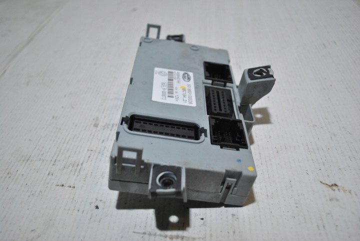 BOÎTE MODULE FUSIBLE FIAT CROMA II 1.9 JTD 46846744