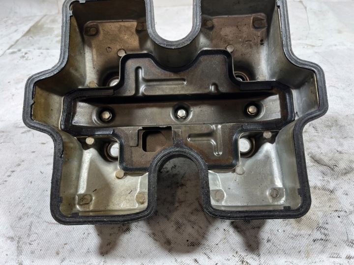 COUVERCLE DE SOUPAPES HONDA VF 1000F SC15