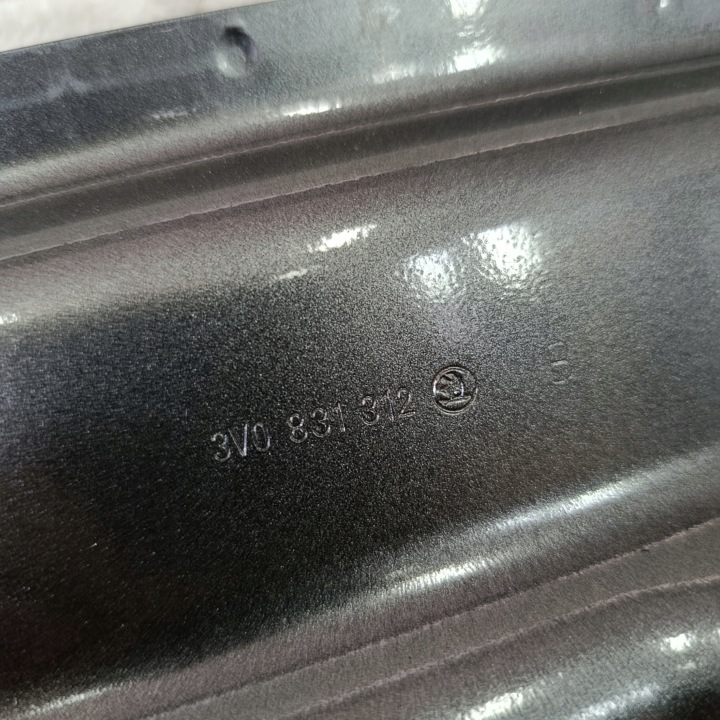 PORTES DROIT AVANT SKODA SUPERB III 3V0831312