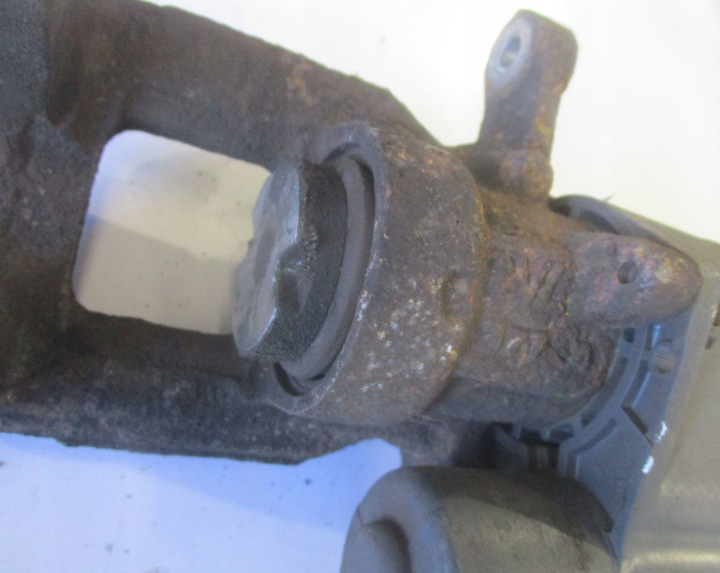 ÉTRIER DE FREIN DE FREIN ARRIÈRE GAUCHE PEUGEOT 308 II T9 1.6 BLUEHDI AE777006