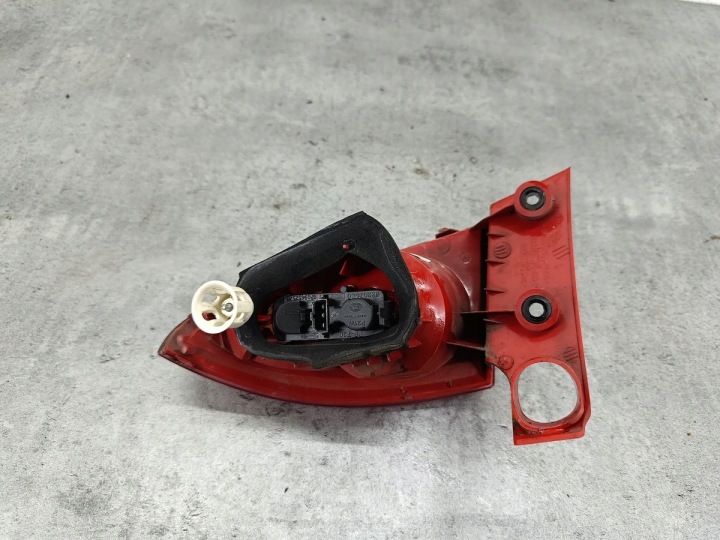 PHARE ARRIÈRE GAUCHE SEAT LEON II VALEO BERLINE COMPACTE