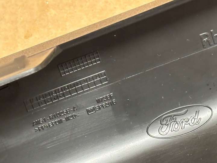 FORD C ENSEMBLE MAXIMAL MK2 MOULURE SEUIL DROITE NEUF ORIGINALE AM51-R10258-A BONNES CONDITIONS