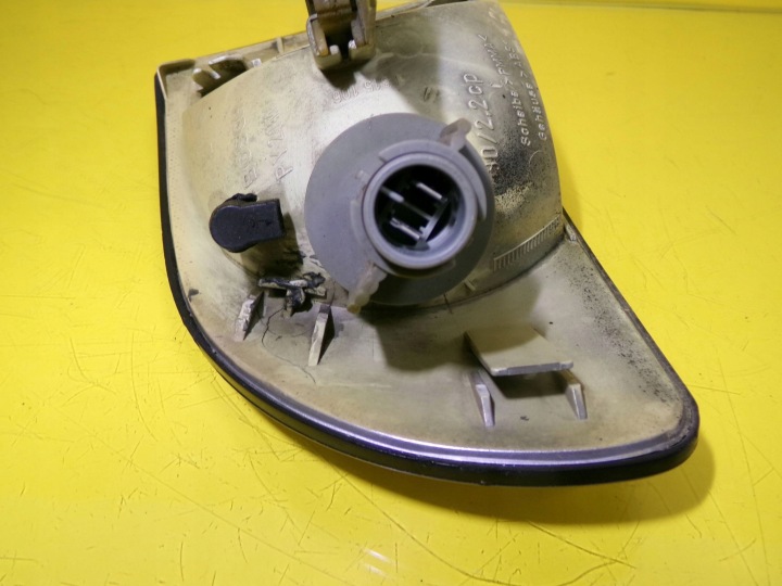 CLIGNOTANT CLIGNOTANT GAUCHE AVANT AUDI A4 B5 8D0953049A NR228