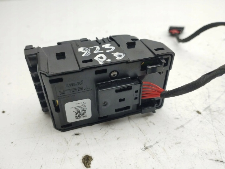 TESLA MODÈLE 3 COMMUTATEUR VITRE 2022 108103702G