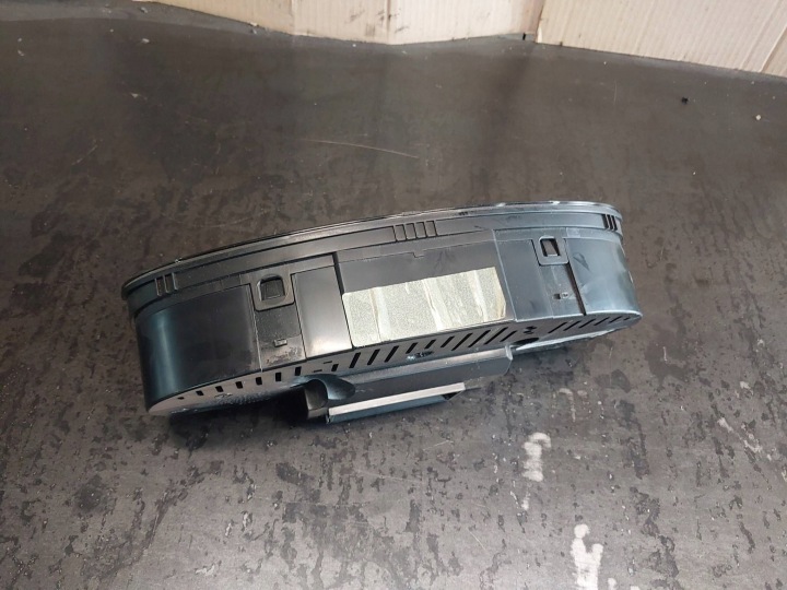 COMPTEUR COMPTEUR DE VITESSE VOLKSWAGEN CADDY III 2.0 SDI 2K0920842A