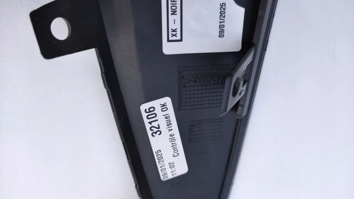 PEUGEOT 3008 III 23- GRILLE CALANDRE BOUCHON PARE-CHOCS GAUCHE AVANT (KR230)