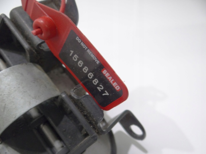 CLAPET GOULOTTE DE REMPLISSAGE CARBURANTS BOUCHON BMW E39 354