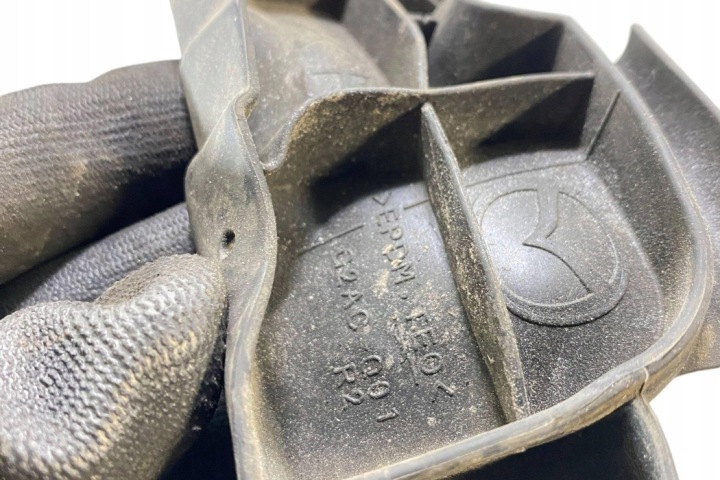 JOINT D'ÉTANCHÉITÉ CHAMBRES MOTEUR MAZDA CX-5 (KF) 8L171722 2.5L GASOLINE 2019