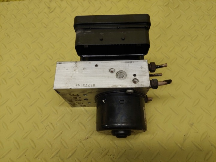 VOLVO XC70 II 2.5 POMPE ABS P08619975