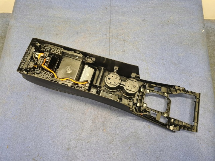 VOLKSWAGEN PASSAT B8 ACCOUDOIR 3G1863241C