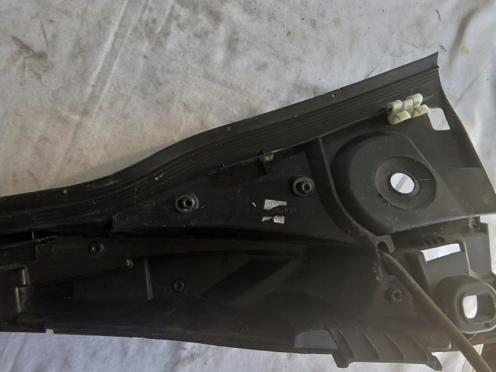 DOUBLURE DE PASSAGE DE ROUE AVANT 8200213680 RENAULT MODUS 1.6BENZ 16V ((R5))