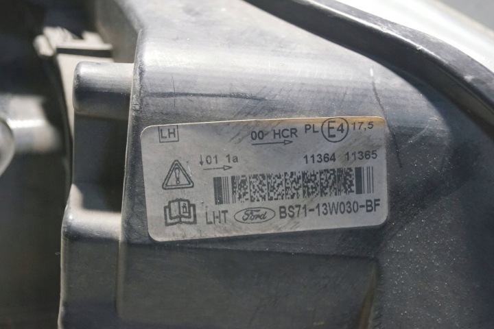 FORD MONDEO MK4 LIFT PHARE GAUCHE AVANT (S2294) UK