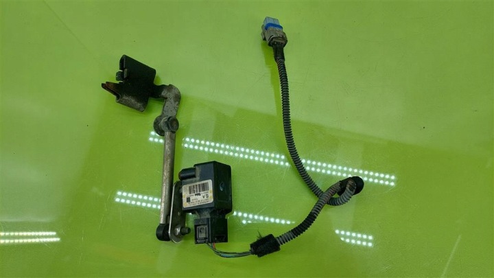 CAPTEUR NIVELLEMENT AVANT C4 PICASSO I 06- 9653511080 89009754 89900237
