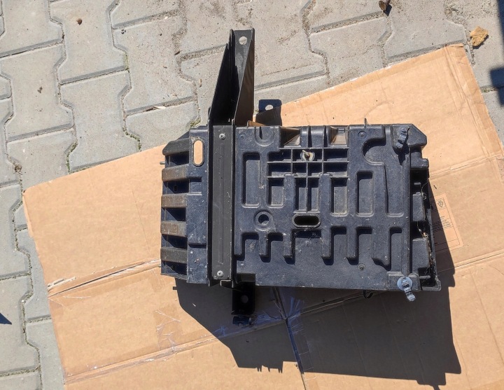 SUPPORT BATTERIE RENAULT TRAFIC II LIFT