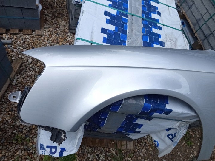 AUDI A4 B7 04- AILE DROIT AVANT LY7W