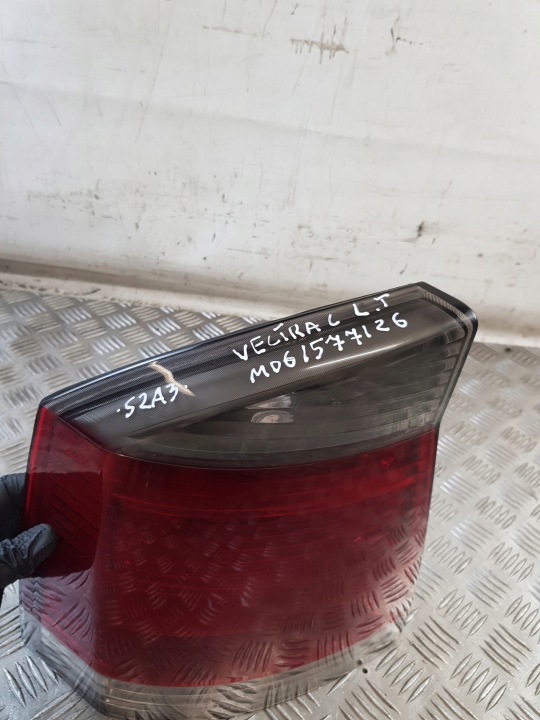 PHARE GAUCHE ARRIÈRE 13157646 OPEL VECTRA C HAYON 03R- EUROPE