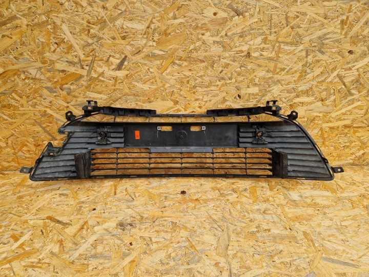 GRILLE PARE-CHOCS AVANT TOYOTA COROLLA E21 BERLINE