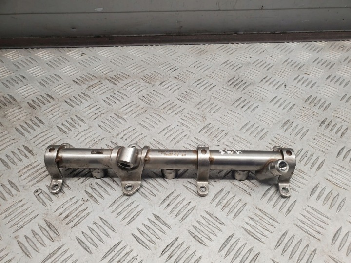 AUDI Q7 4M 06M133316L AVANT CÔTÉ DROITE CONDUITES DE DÉRIVATION CARBURANTS