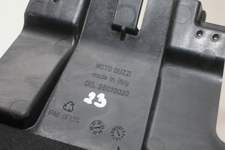 MOTO GUZZI V 100 V100 MANDELLO AVEC PROTECTION PLASTIQUE BATTERIE