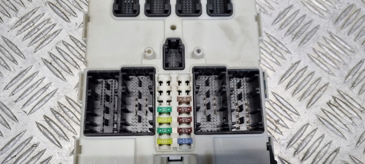 BMW F30 F31 CONTRÔLEUR MODULE FEM FUSIBLE 9324784