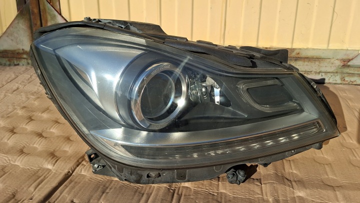 MERCEDES C CLASSE W204 PHARE XÉNON LIFT EUROPE 11-14R