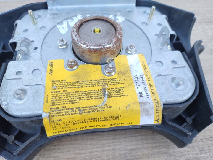 MITSUBISHI CARISMA COUSSIN CONDUCTEUR AIRBAG CAOUTCHOUC MR777231 K81/095