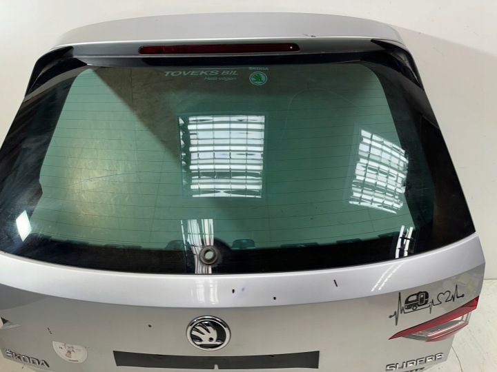 COUVERCLES DE COFFRE COUVERCLES DE COFFRE SKODA SUPERB III 3 UNIVERSEL LA7W 2015-