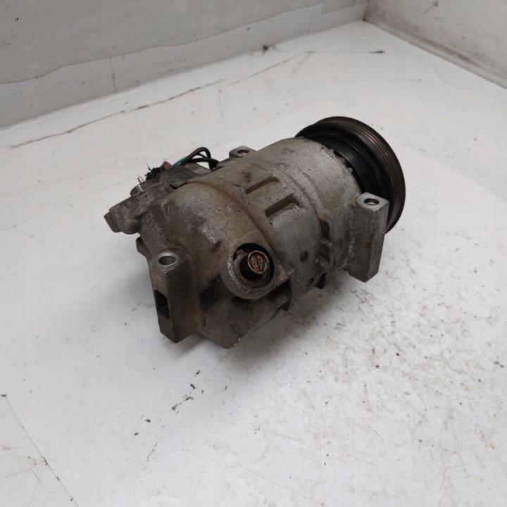 VOLKSWAGEN PASSAT B5 1,6B COMPRESSEUR DE CLIMATISATION DENSO 8D0260808