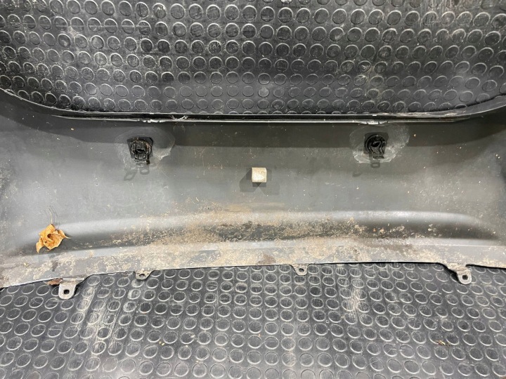 TOYOTA COROLLA XI 11 E18 13-19 BERLINE PARE-CHOCS ARRIÈRE ARRIÈRE