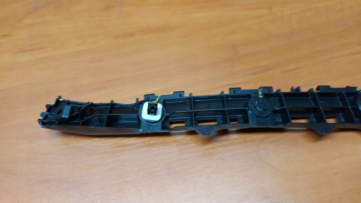 GLISSIÈRE PARE-CHOCS DROIT ARRIÈRE TOYOTA COROLLA E21 BERLINE 19-