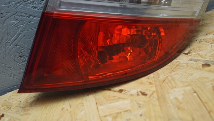 HONDA JAZZ III PHARE DROIT ARRIÈRE (C2364)