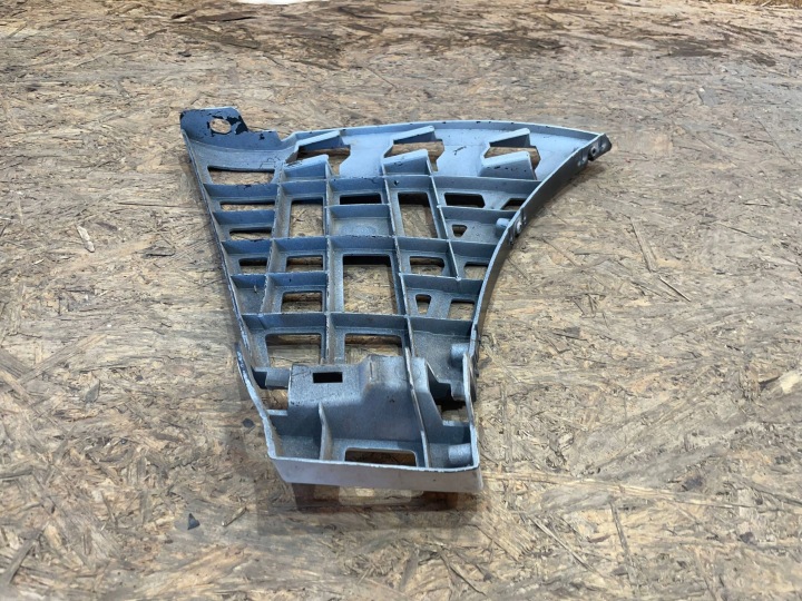 VW TOURAN I 1 03-10 POIGNÉE FIXATION PARE-CHOCS GAUCHE ARRIÈRE ARRIÈRE