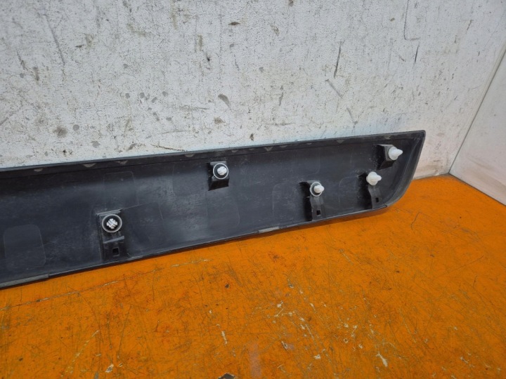 TOYOTA RAV4 V 18- MOULURE COUVERCLES DE COFFRE COUVERCLES DE COFFRE ARRIÈRE ARRIÈRE 76802-42140