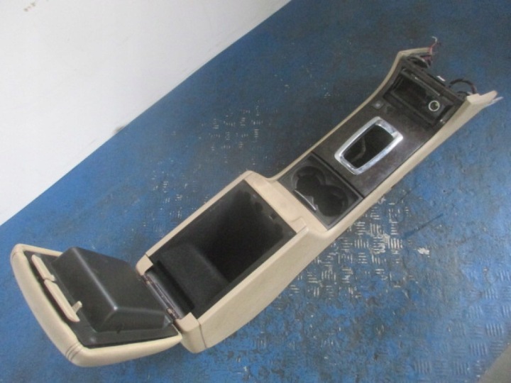 CADILLAC DTS 06-11 BERLINE CONSOLE CENTRALE TUNNEL ACCOUDOIR