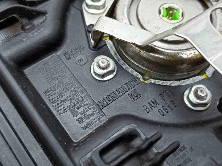 AIRBAG CONDUCTEUR RENAULT TRAFIC II FURGON RESTYLAGE 8200136331 2.0L DIESEL 2007