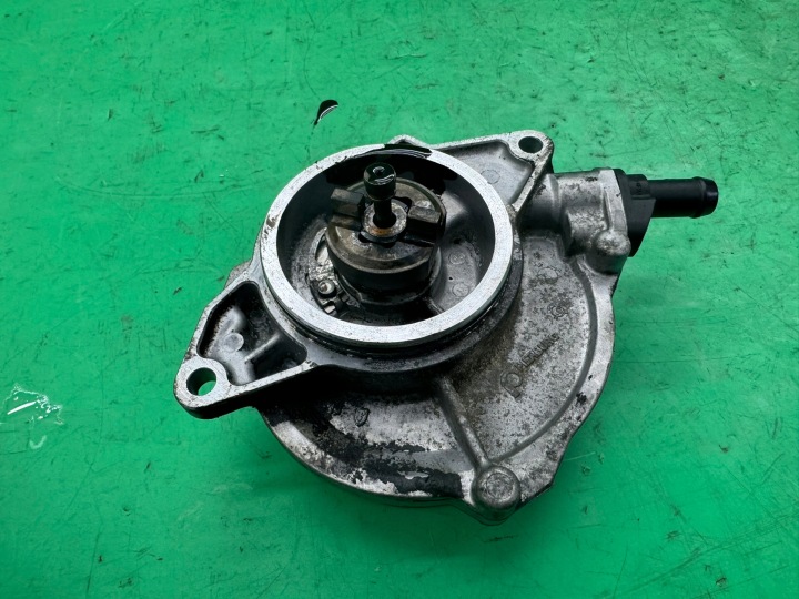 VIDE VIDE POMPE PODCISNIENIOWA 057145100T AUDI A6 C6 3.0 2.7 TDI 04-