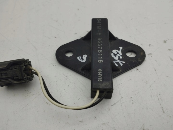 MITSUBISHI OUTLANDER ANTENNE KEYLESS 2015 841MB