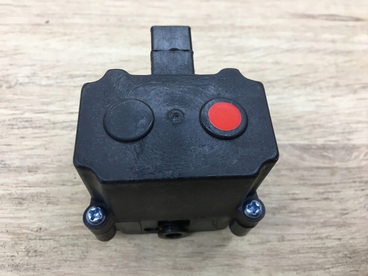 DISTRIBUTEUR A2513200158 PRISE 6MM VERS BMW F01 F02 F04 F07 F11