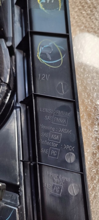 84201SA302 ORIGINALE PHARE DROIT ARRIÈRE SUBARU FORESTER 2003-2008