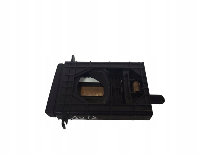 POIGNÉE SUR GODET DANS DESCE INSTRUMENTATION TOYOTA AVENSIS T250 MT3517