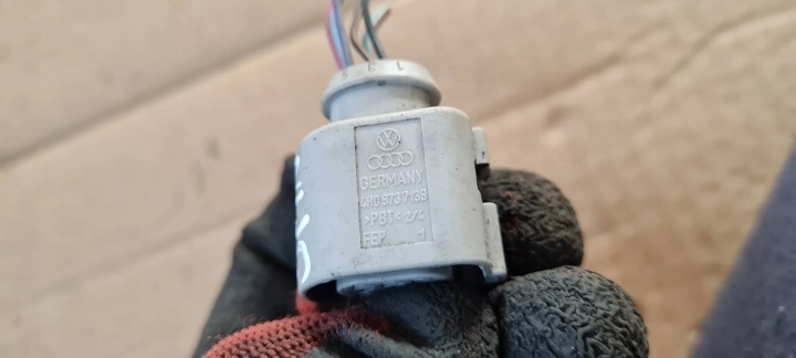 A4 B9 8W PUCE PUCE 4H0973713B A5 8W Q5 VW AUDI